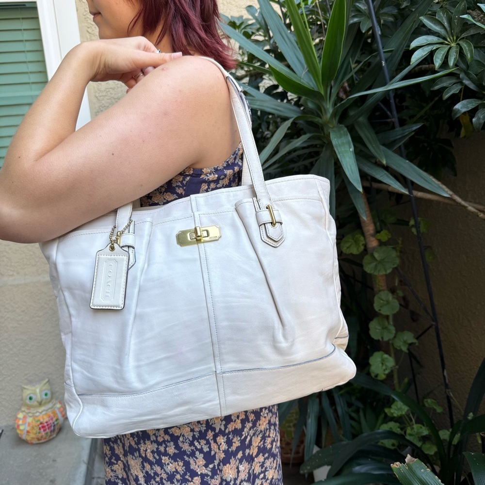 Vintage White Coach Hampton Leather Super Large Tote Bag with Torn Lock